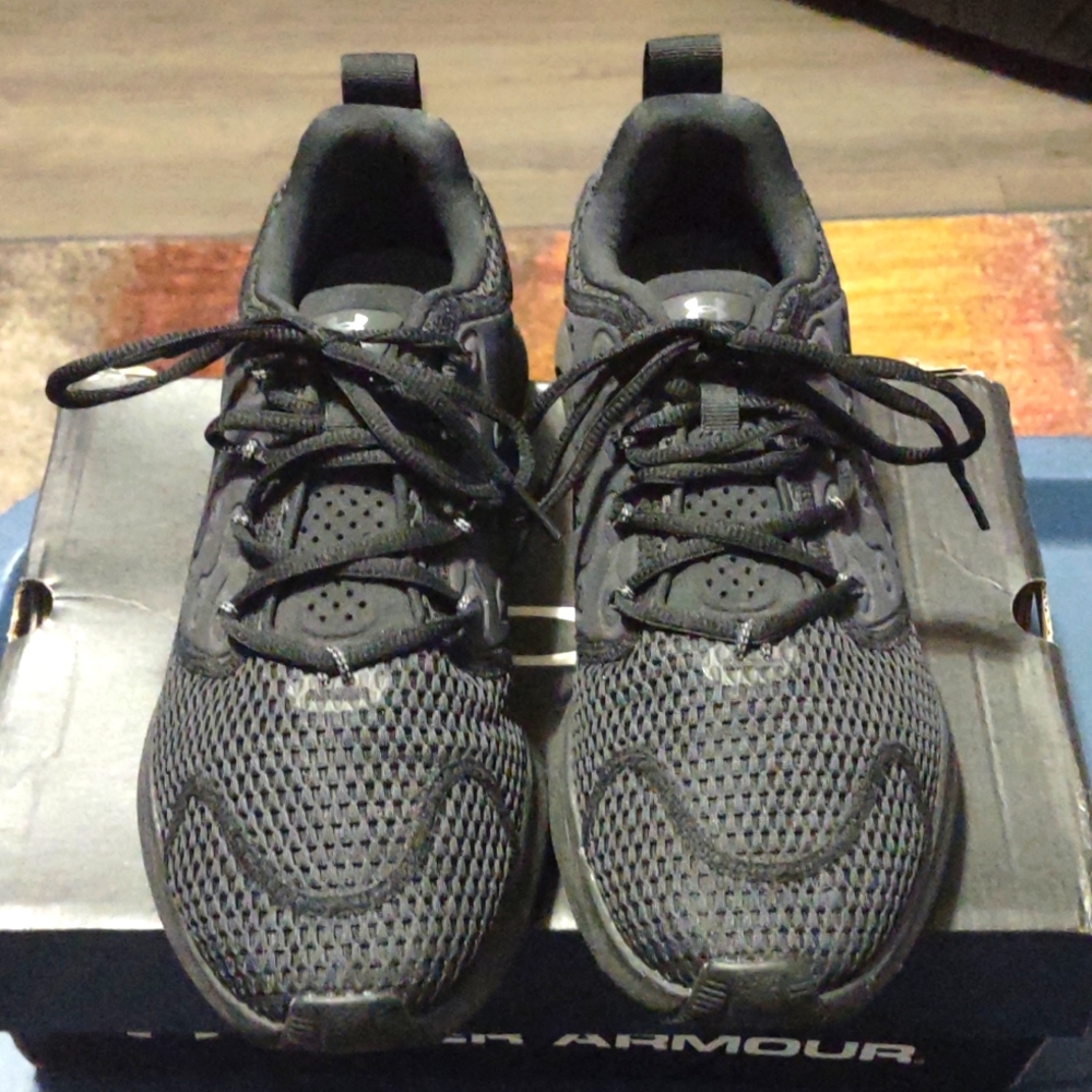 Under Armour Hovr cross training shoe size 10